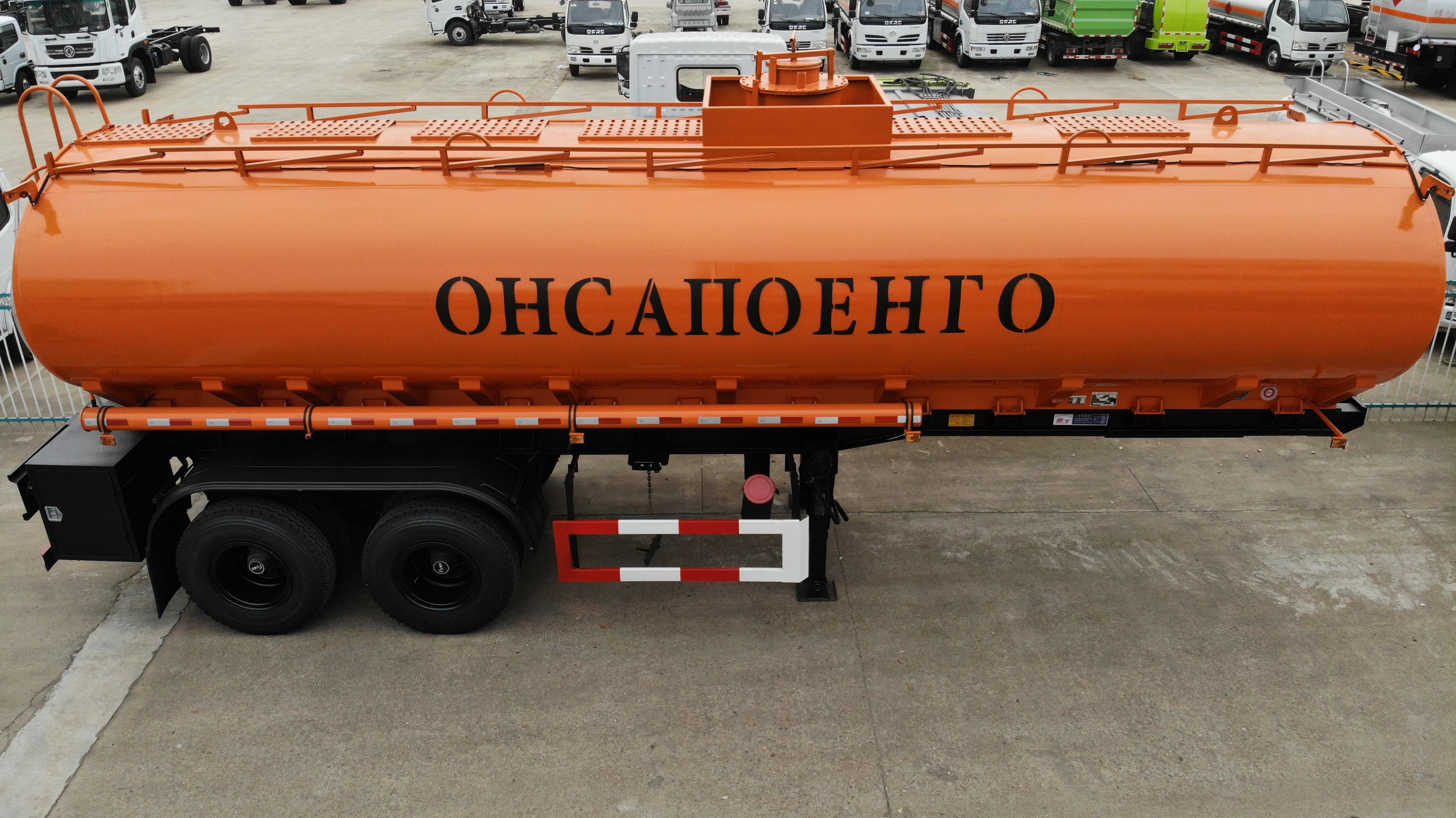 10臺外貿(mào)出口運油半掛車，10臺?；饭捃嚢l(fā)車交付客戶